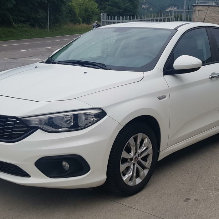 Fiat Tipo 5 porte, Lounge 1400 cc Benzina Imm. 08/2016, Km 70.300. €6B Cinghia di distribuzione sostituita. Revisione al 08/26. Ottime condizioni. Info 3349810245. Possibilità garanzia fino a 24 mesi.